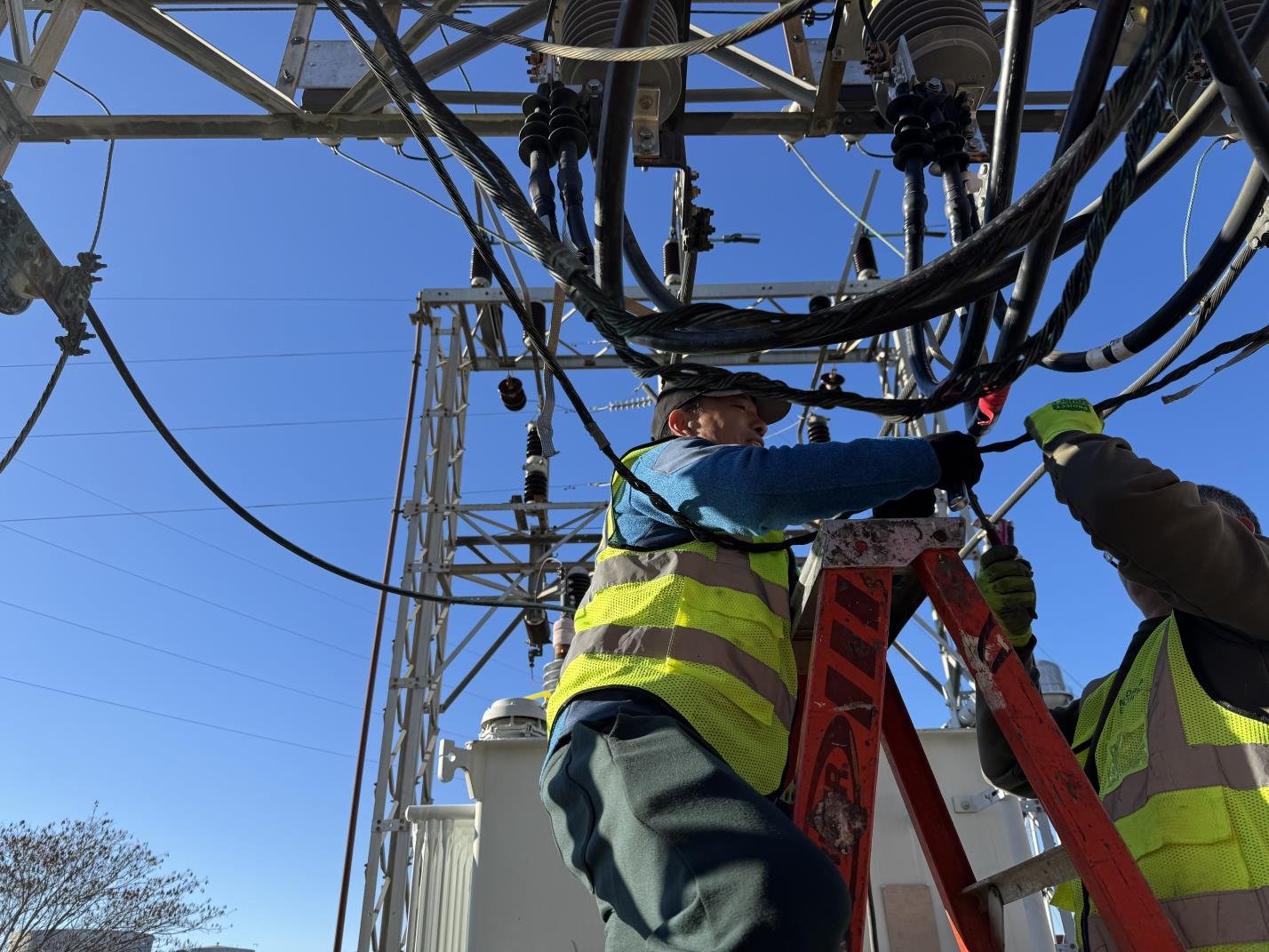 Transformer and power distribution